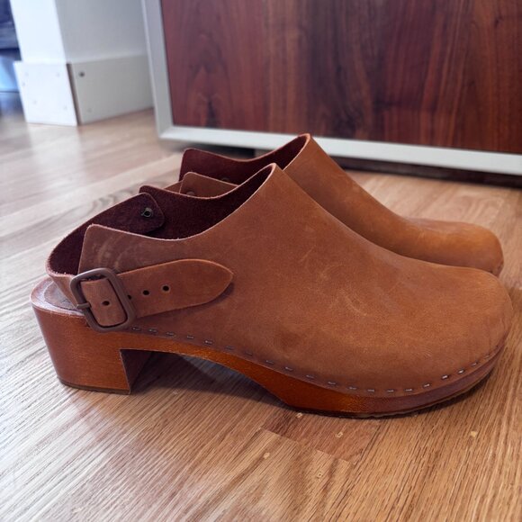 Gorgeous Monochrome Bryr Clogs with strap - Picture 3 of 7